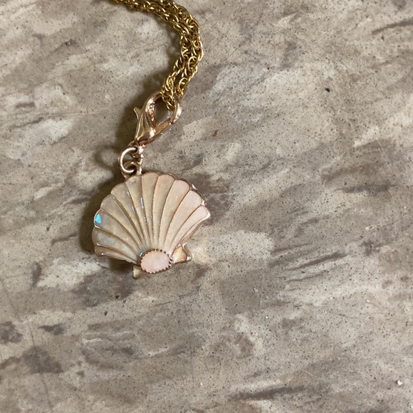 Shell Necklace - Picture 2 of 3